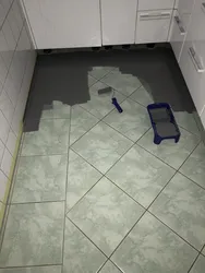 Красить плитку в ванне фото