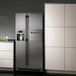 Холодильник сайтбайсайт в интерьере кухни