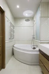 Ванная комната с треугольной ванной фото