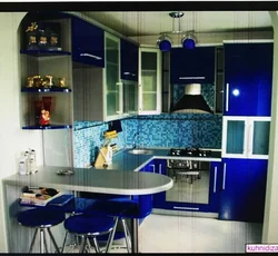 Синяя кухня с белым гарнитуром фото