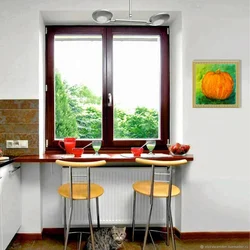 Стол у окна в маленькой кухне фото своими