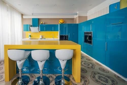 Желтый голубой интерьер кухни