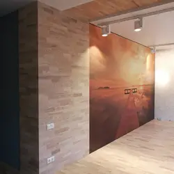 Стена из ламината в интерьере прихожей фото дизайн