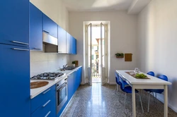 Кухня с голубыми обоями дизайн