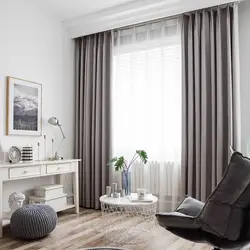 Gray walls in the living room interior, which curtains are suitable