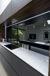 Дизайн кухни со стеклом во всем