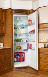 Холодильник в углу кухни фото в интерьере
