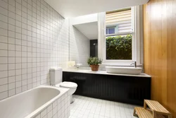 Bathroom design with 2 windows