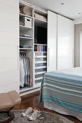 Full-wall bedroom wardrobe design