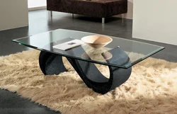 Дизайн стеклянный столик в гостиной