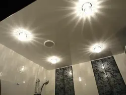 Освещение при натяжном потолке фото ванна