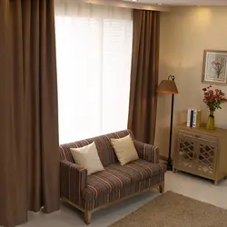 Дизайн штор в спальню с коричневой мебелью
