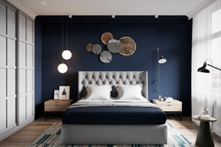 Спальня с серой кроватью дизайн фото