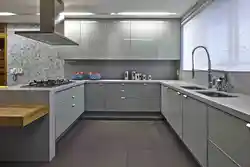 Дизайн кухни с серым полом