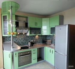 Угловые кухни в маленькую кухню фото с машинкой