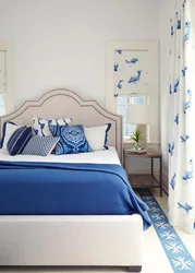 Голубая кровать в интерьере спальни фото