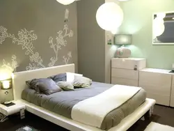 Светлыя шпалеры для маленькай спальні фота ў інтэр'еры