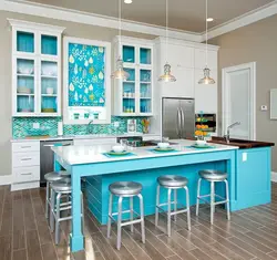Сочетание цветов синего и белого в интерьере кухни