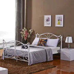 Спальни с металлической кроватью дизайн