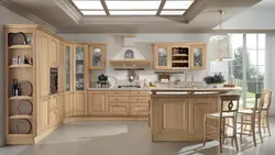 Светлая деревянная кухня в интерьере фото