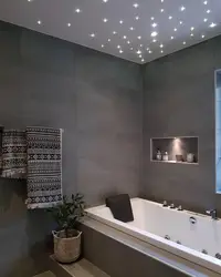 Дизайн светильников на потолке ванной