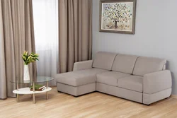 Угловой диван в интерьере маленькой гостиной фото