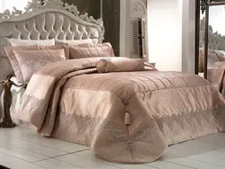 Модные покрывала на кровать в спальню 2023 фото
