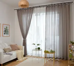 Одна штора в интерьере в гостиной фото