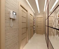 Panel evində bir mənzildə dar bir koridorun dizaynı