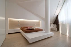 Дизайн спальни с колонной