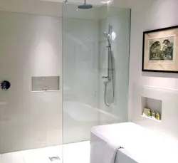 Дызайн ваннага пакоя са шкляной перагародкай для ванны