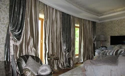 Бархатные шторы в интерьере гостиной для светлых