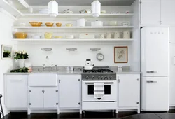Фото белой кухни и бытовой