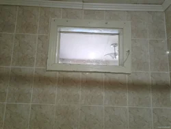 Окно из ванны в кухню фото