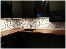 Стеновая панель на всю стену кухню фото