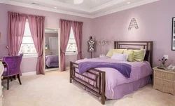 Светло фиолетовый цвет в интерьере спальни