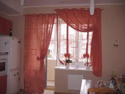 Дизайн тюли на кухню с дверью