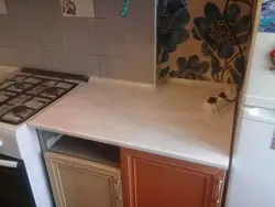 Столешница мрамор саламанка в интерьере кухни фото