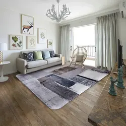 Серые ковры в интерьере гостиной фото