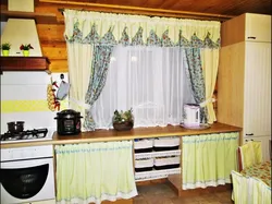 Шторы на кухне в деревянном доме фото