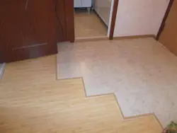 Oshxonada linoleum va koridor fotosurati