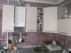 Дизайн кухни с газовым котлом фото и холодильником