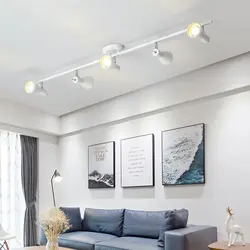 Светильники в интерьере белой гостиной