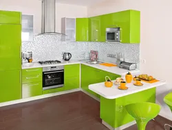 Угловая кухня салатового цвета фото