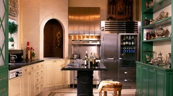 Дизайн кухни в доме с высокими потолками