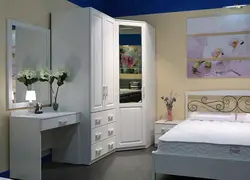 Дызайн Спальні З Туалетным Столікам І Шафай