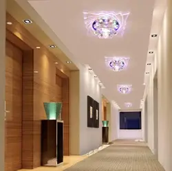Koridorda Asma Tavan Işıqlandırma Dizaynı