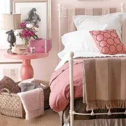 Dusty rose color combination with other colors in the bedroom interior