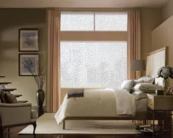 Рулонные шторы в спальне в интерьере фото