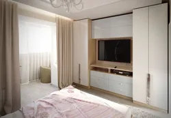 Шкаф с телевизором в интерьере спальни